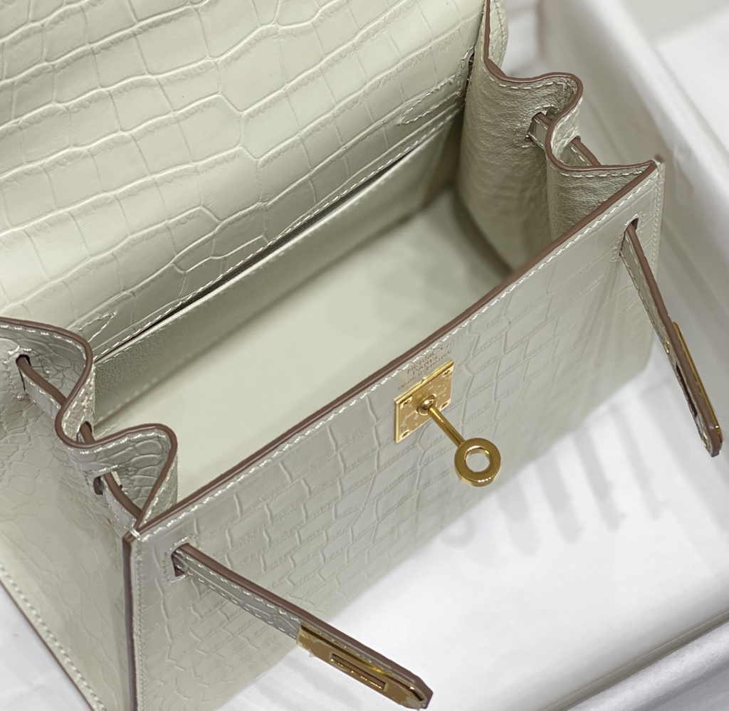 Hermes Kelly Bag 20 Beige Crocodile Leather Gold Hardware H7301
