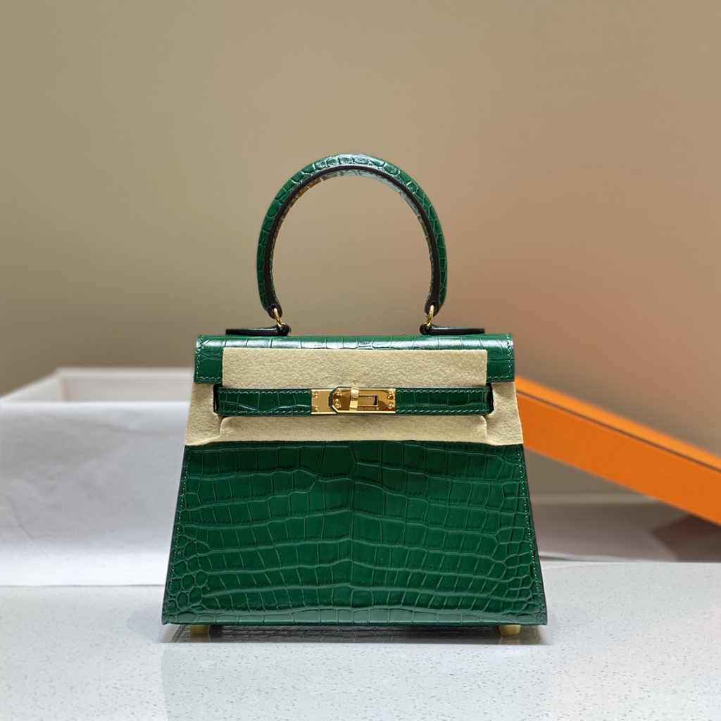 Hermes Kelly Bag 20 Green Crocodile Leather Gold Hardware H7302