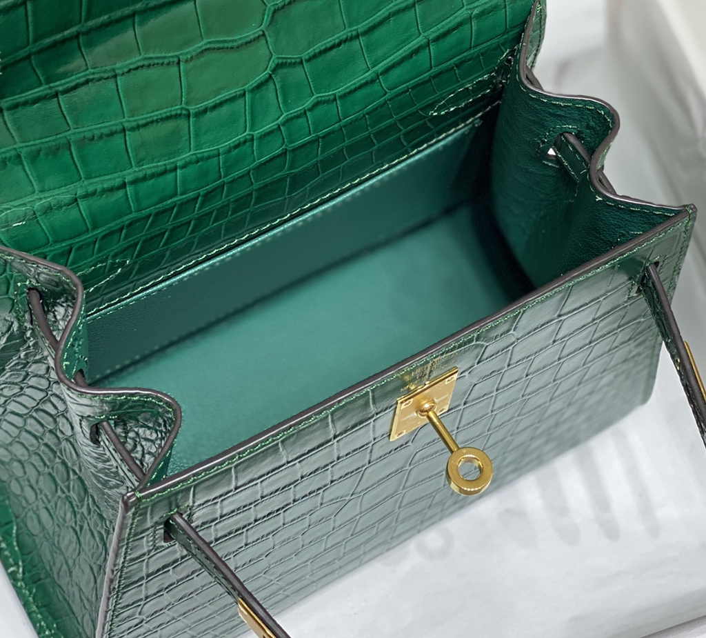Hermes Kelly Bag 20 Green Crocodile Leather Gold Hardware H7302