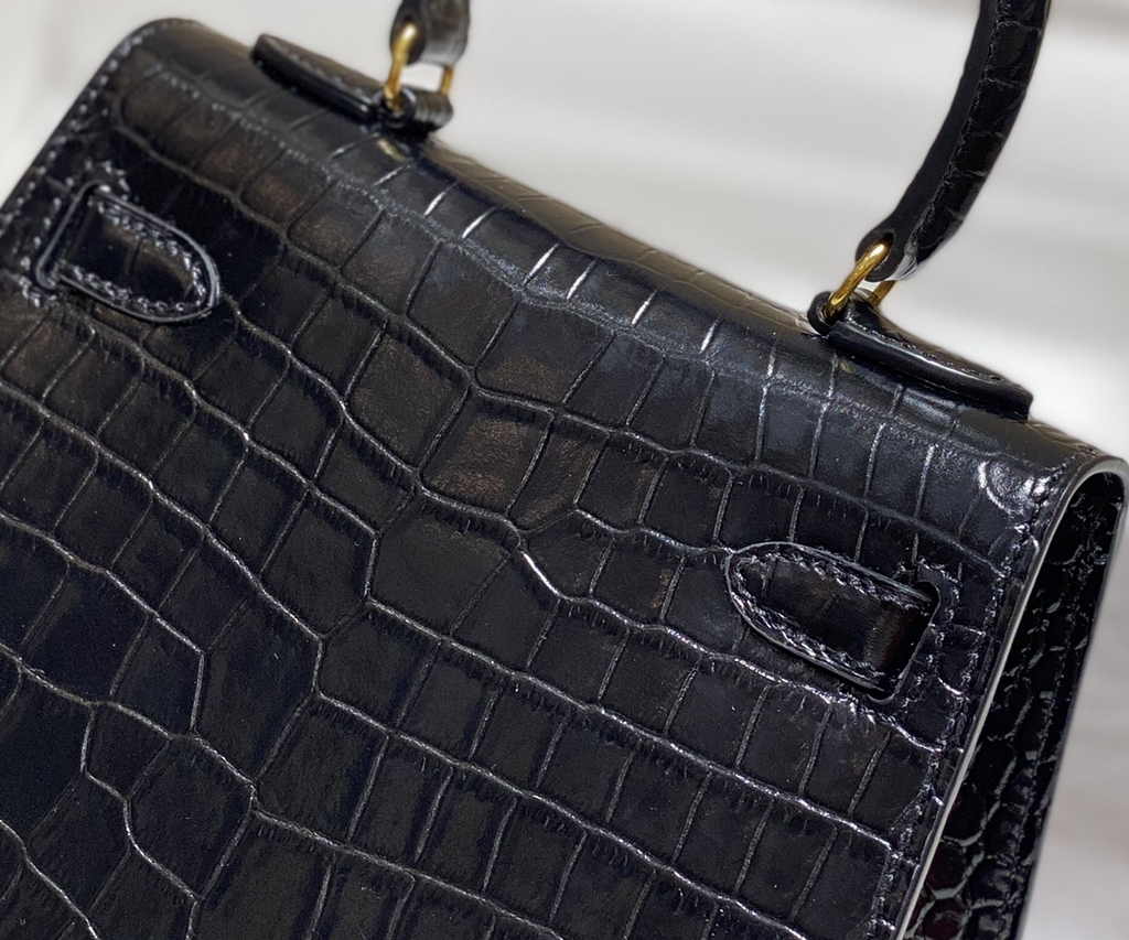 Hermes Kelly Bag 20 Black Crocodile Leather Gold Hardware H7305