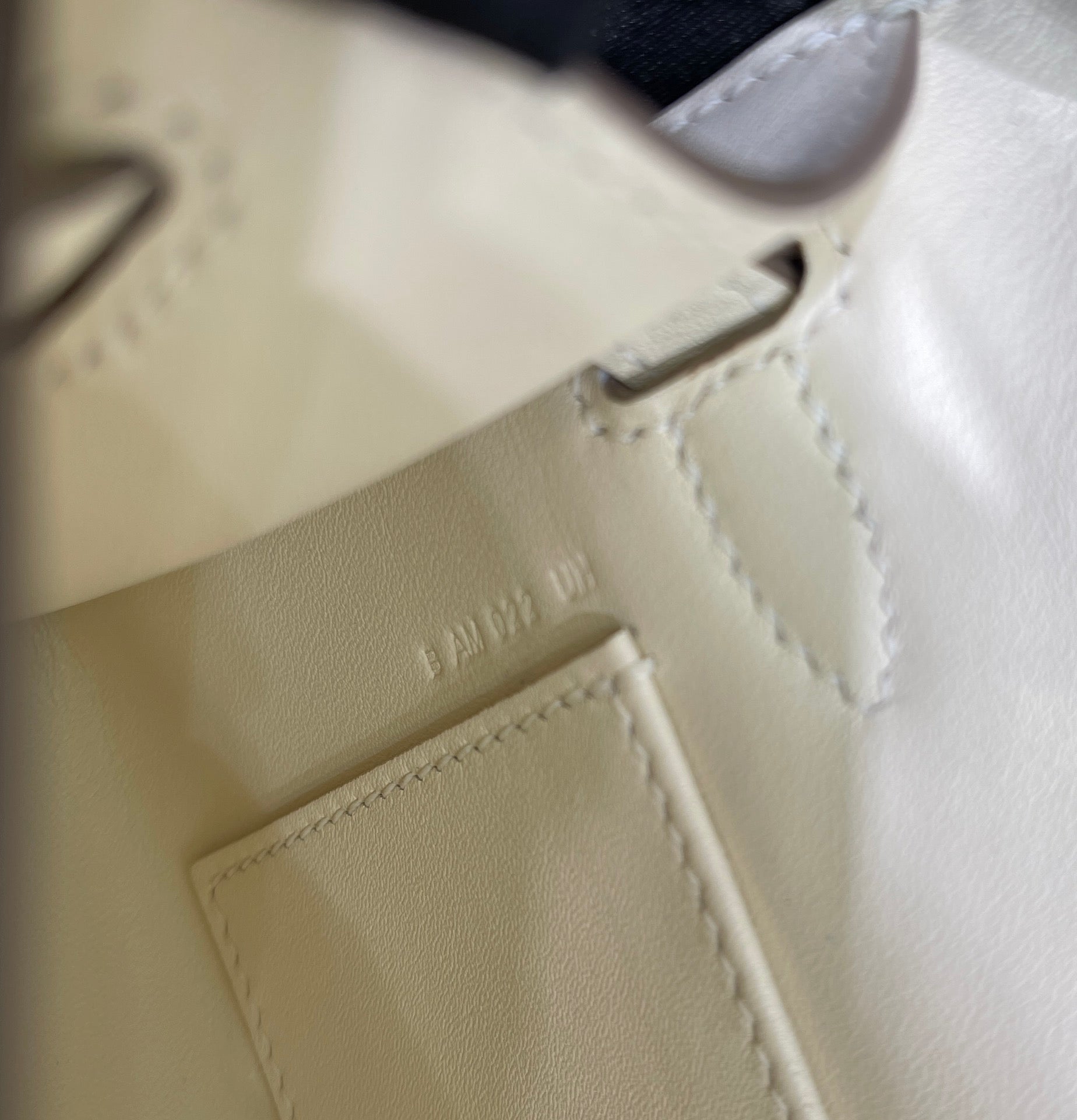 Hermes Kelly Bag 22 Beige Swift Leather Gold Hardware