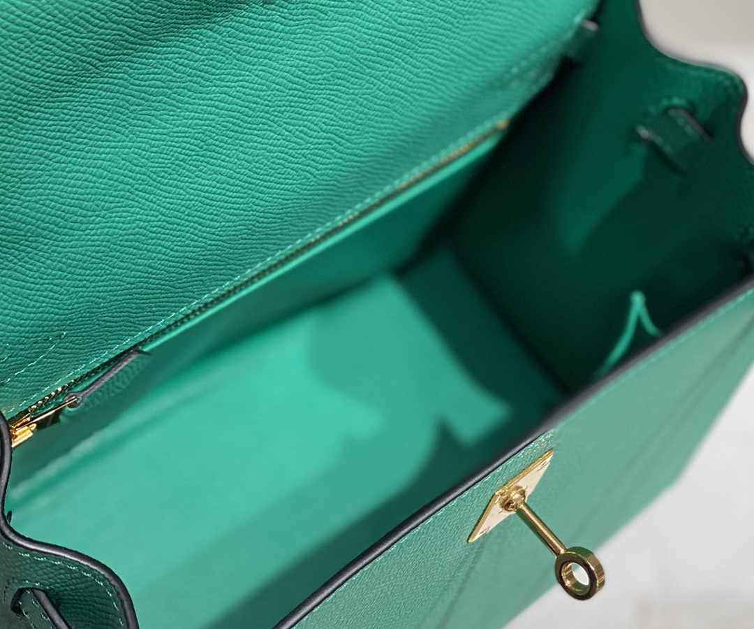 Hermes Kelly Bag 25 Green Epsom Leather Gold Hardware H7109