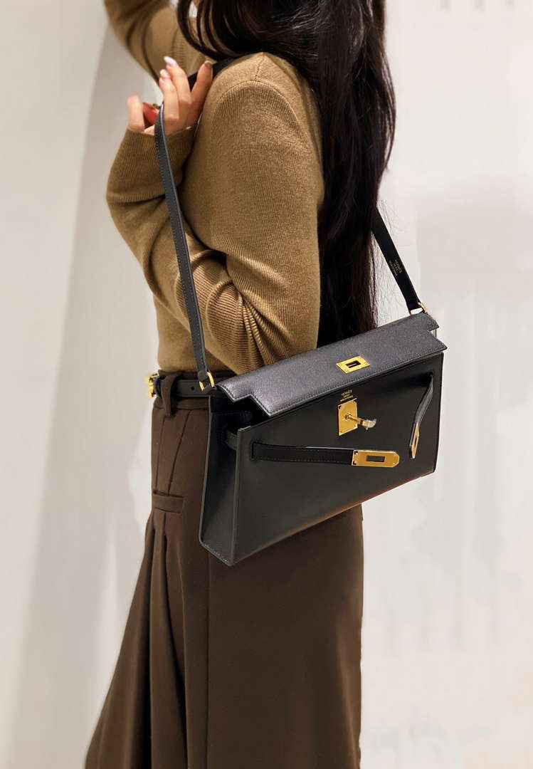 Hermes Kelly Bag Black Epsom Leather Gold Hardware