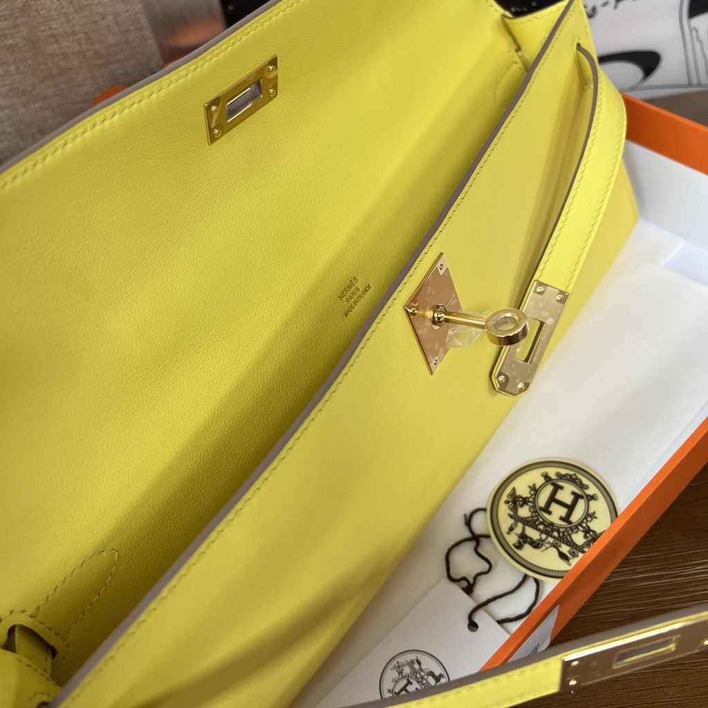 Hermès Kelly Cut Clutch 31cm Swift Leather Yellow Gold