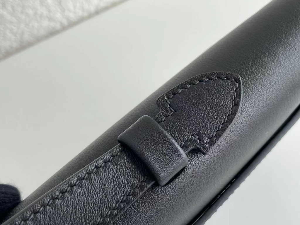 Hermès Kelly Cut Clutch 31cm Swift Leather Black Gold