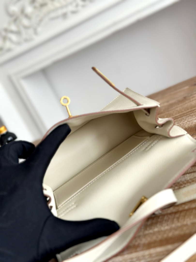 Hermes Kelly Danse Bag Leather 202542