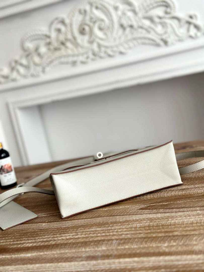 Hermes Kelly Danse Bag Leather 202554