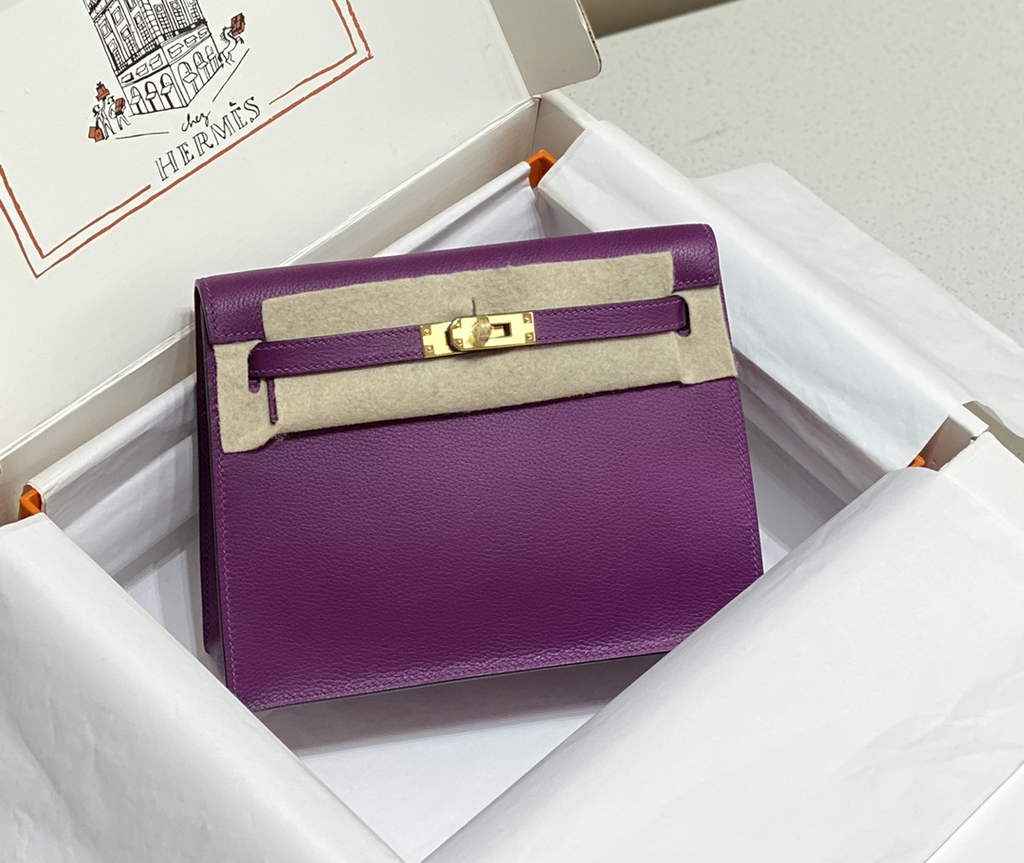 Hermès Kelly Danse II Purple Evercolor leather with gold