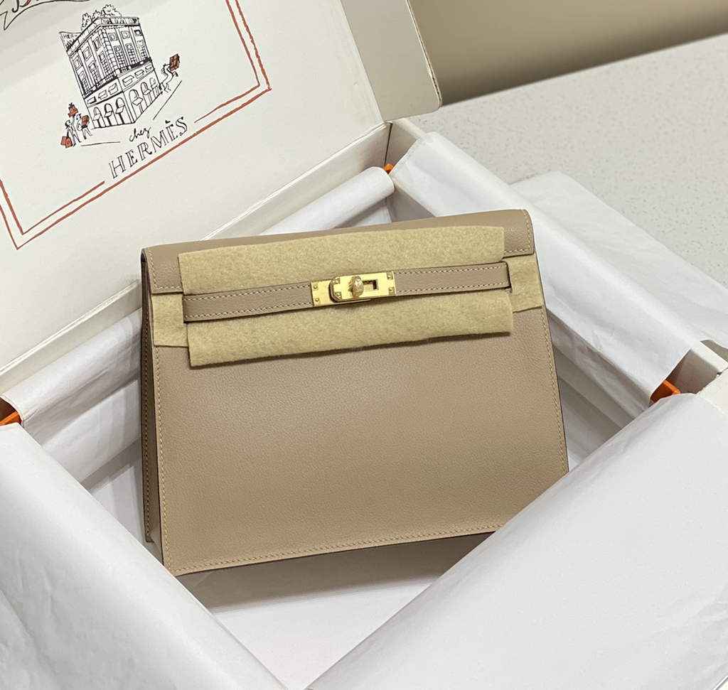 Hermès Kelly Danse II apricot gray Evercolor leather with gold