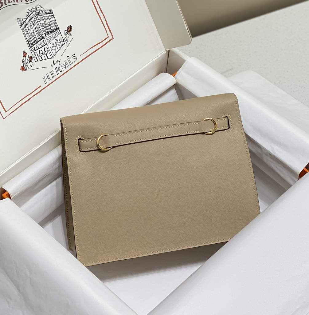 Hermès Kelly Danse II apricot gray Evercolor leather with gold