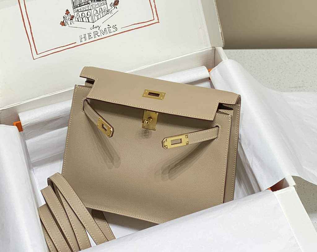Hermès Kelly Danse II apricot gray Evercolor leather with gold