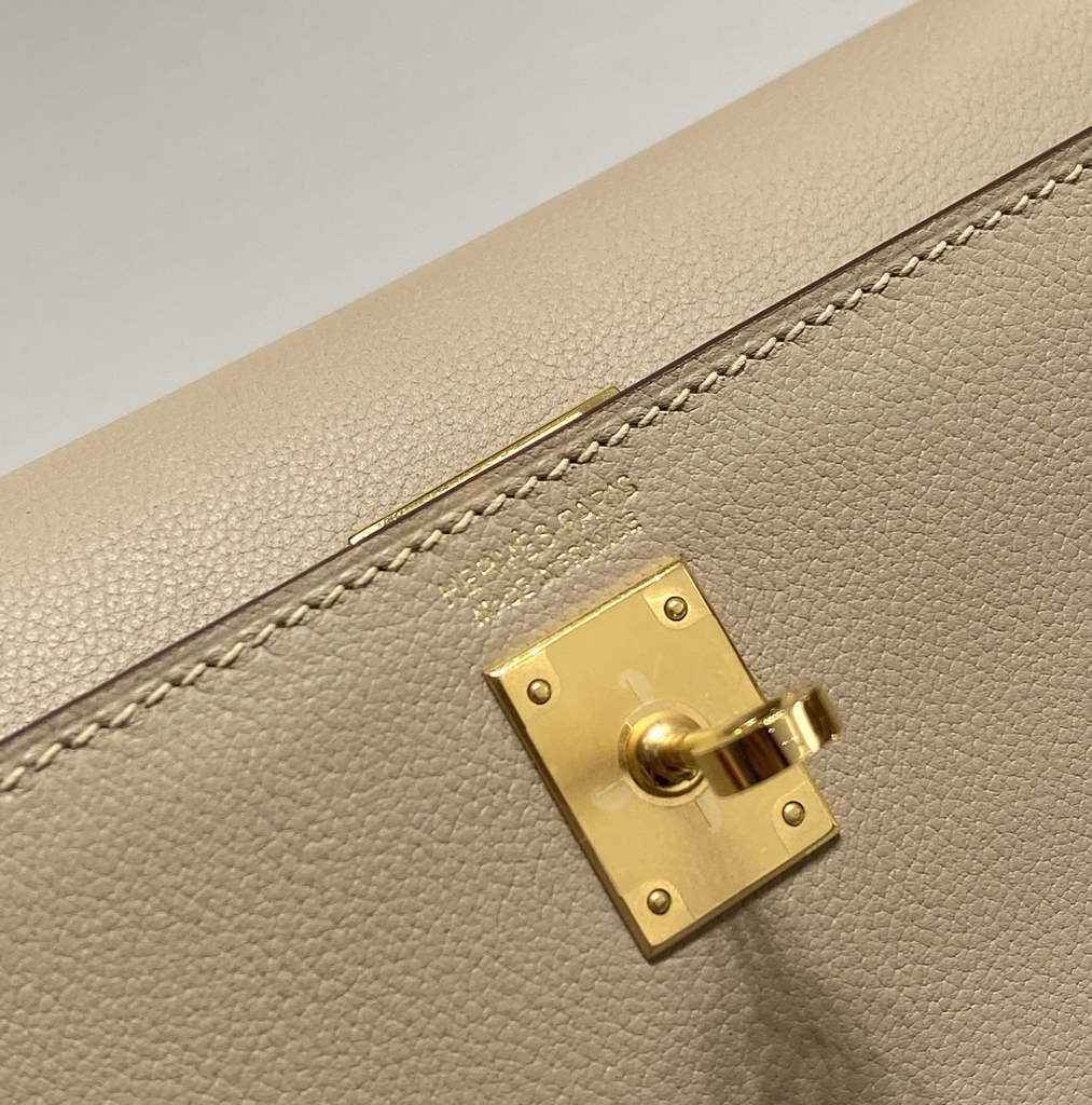 Hermès Kelly Danse II apricot gray Evercolor leather with gold
