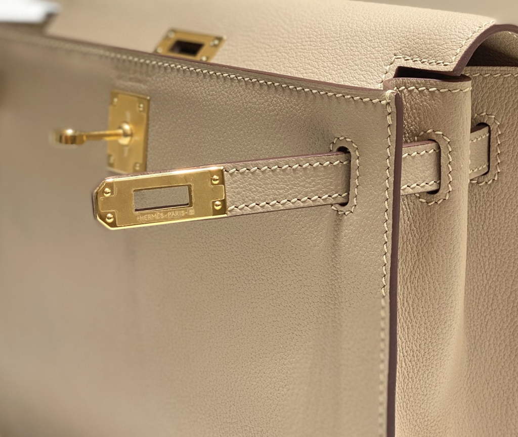 Hermès Kelly Danse II apricot gray Evercolor leather with gold