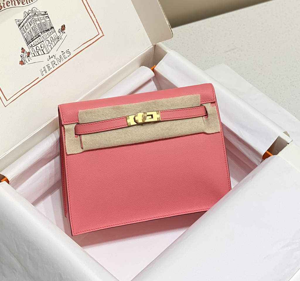 Hermès Kelly Danse II pink Evercolor leather with gold