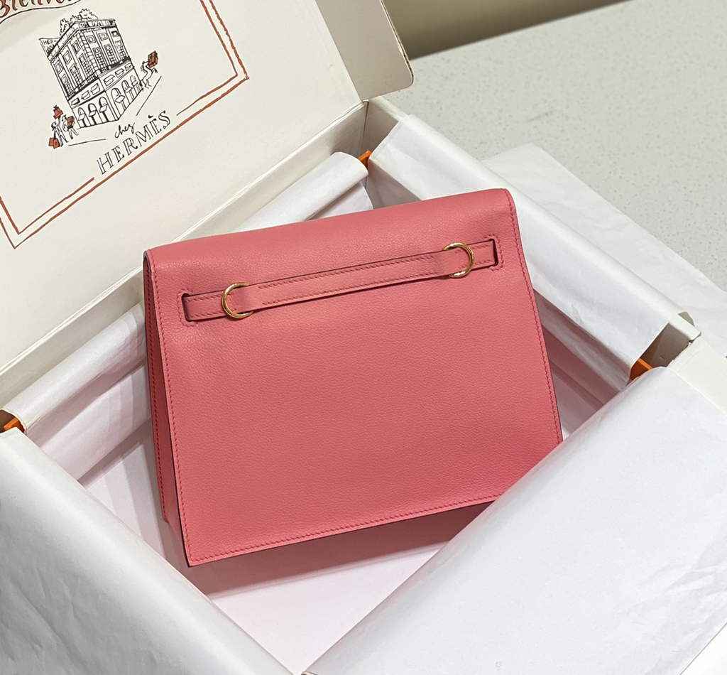 Hermès Kelly Danse II pink Evercolor leather with gold