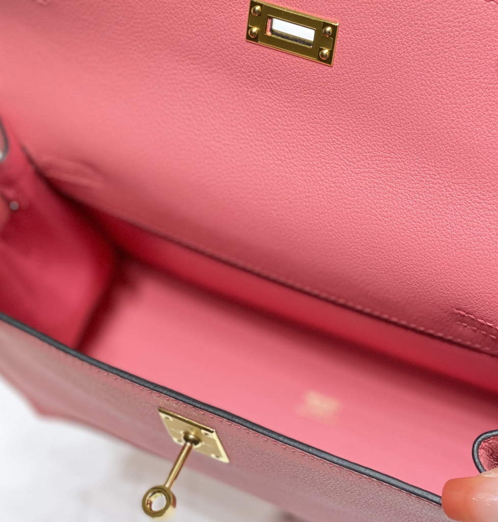 Hermès Kelly Danse II pink Evercolor leather with gold