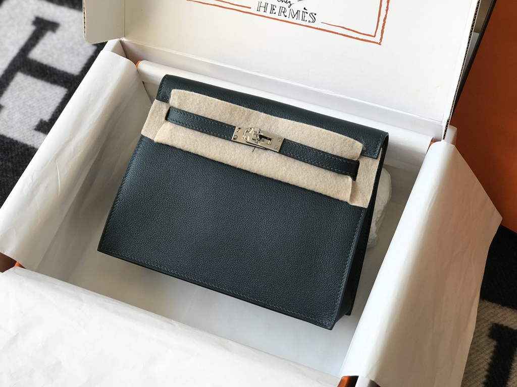 Hermès Kelly Danse II dark green Evercolor leather with Silver