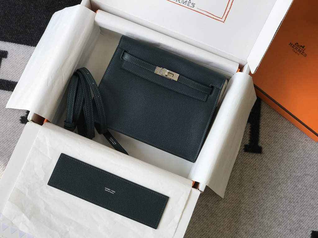 Hermès Kelly Danse II dark green Evercolor leather with Silver