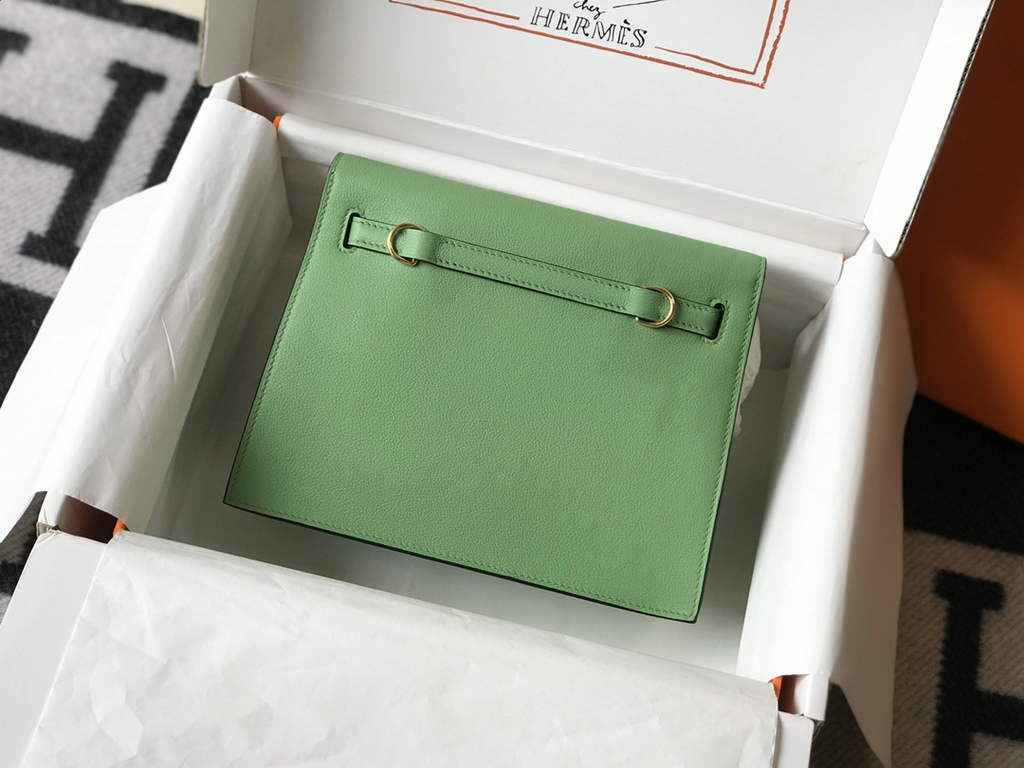 Hermès Kelly Danse II light green Evercolor leather with gold