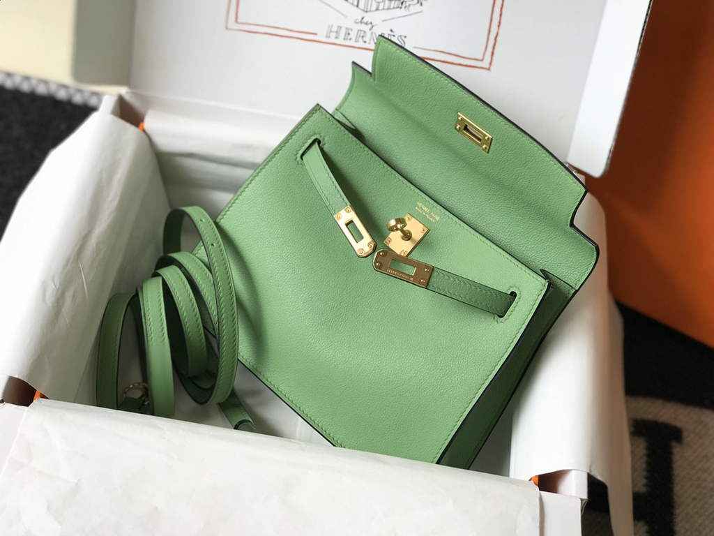 Hermès Kelly Danse II light green Evercolor leather with gold