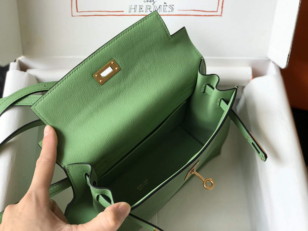 Hermès Kelly Danse II light green Evercolor leather with gold
