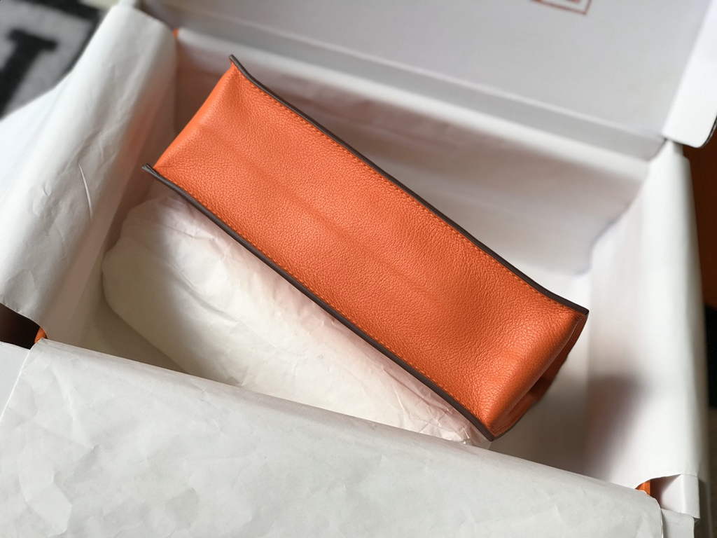 Hermès Kelly Danse II orange Evercolor leather with gold