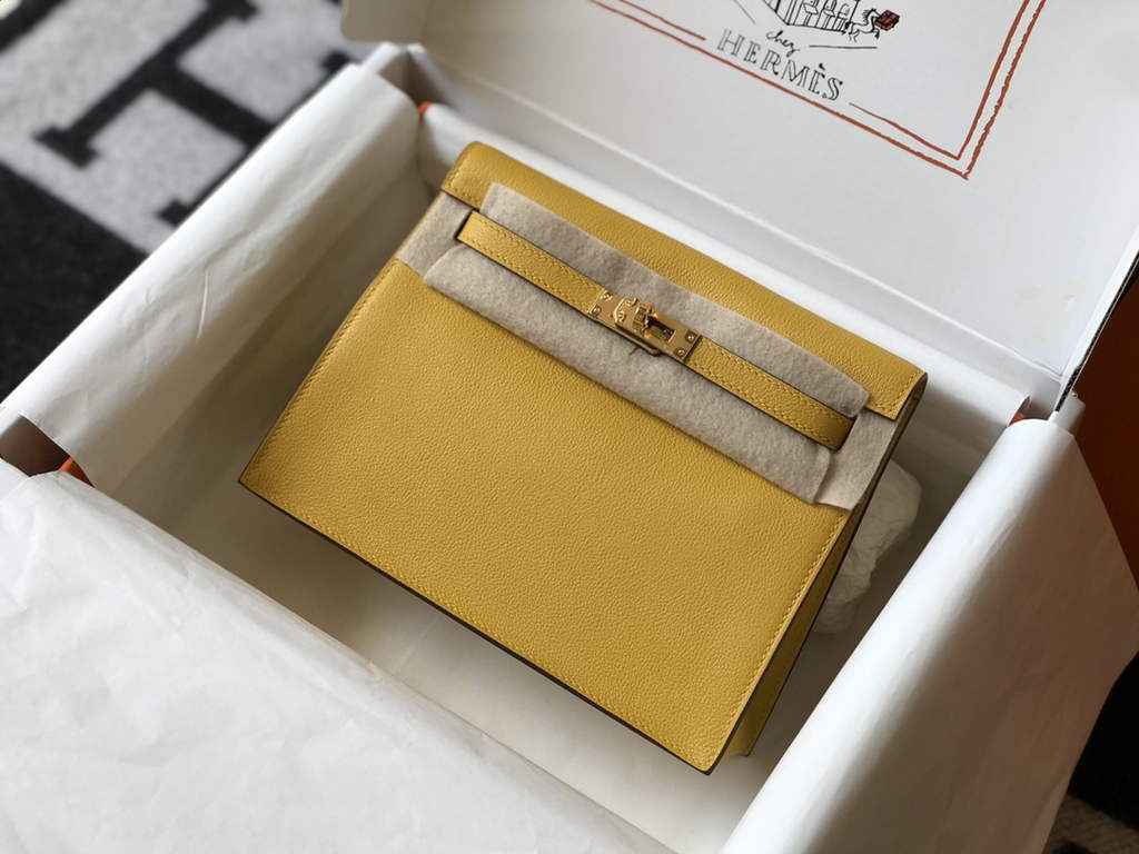 Hermès Kelly Danse II Yellow Evercolor leather with gold