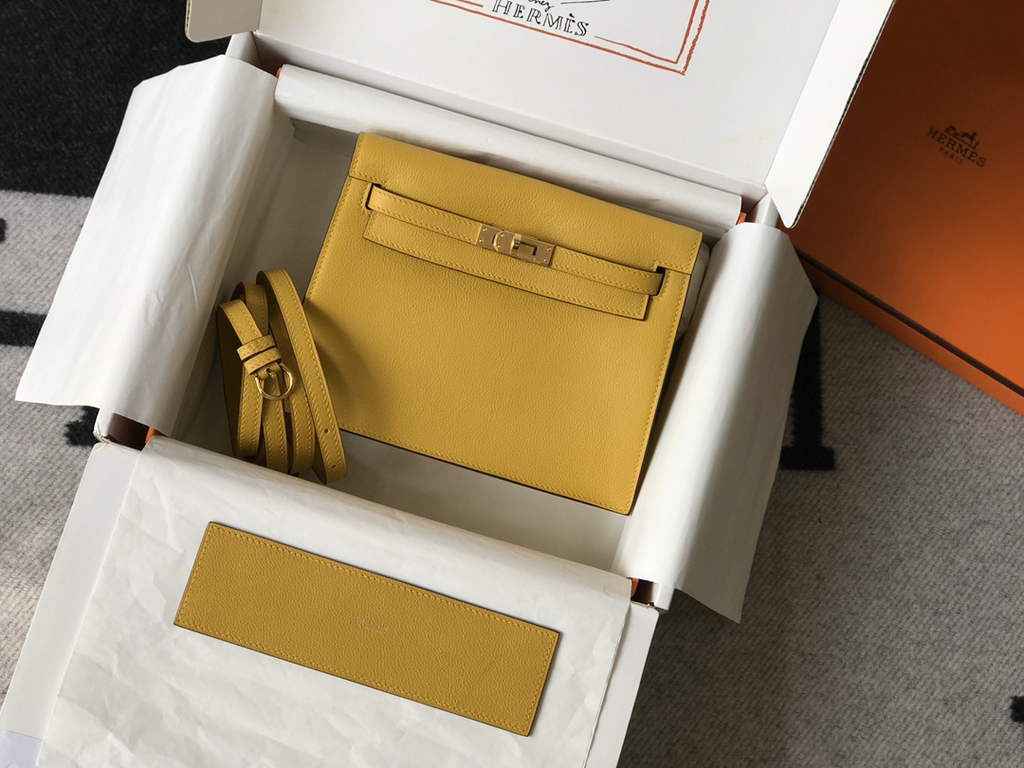 Hermès Kelly Danse II Yellow Evercolor leather with gold