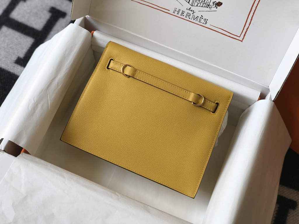 Hermès Kelly Danse II Yellow Evercolor leather with gold