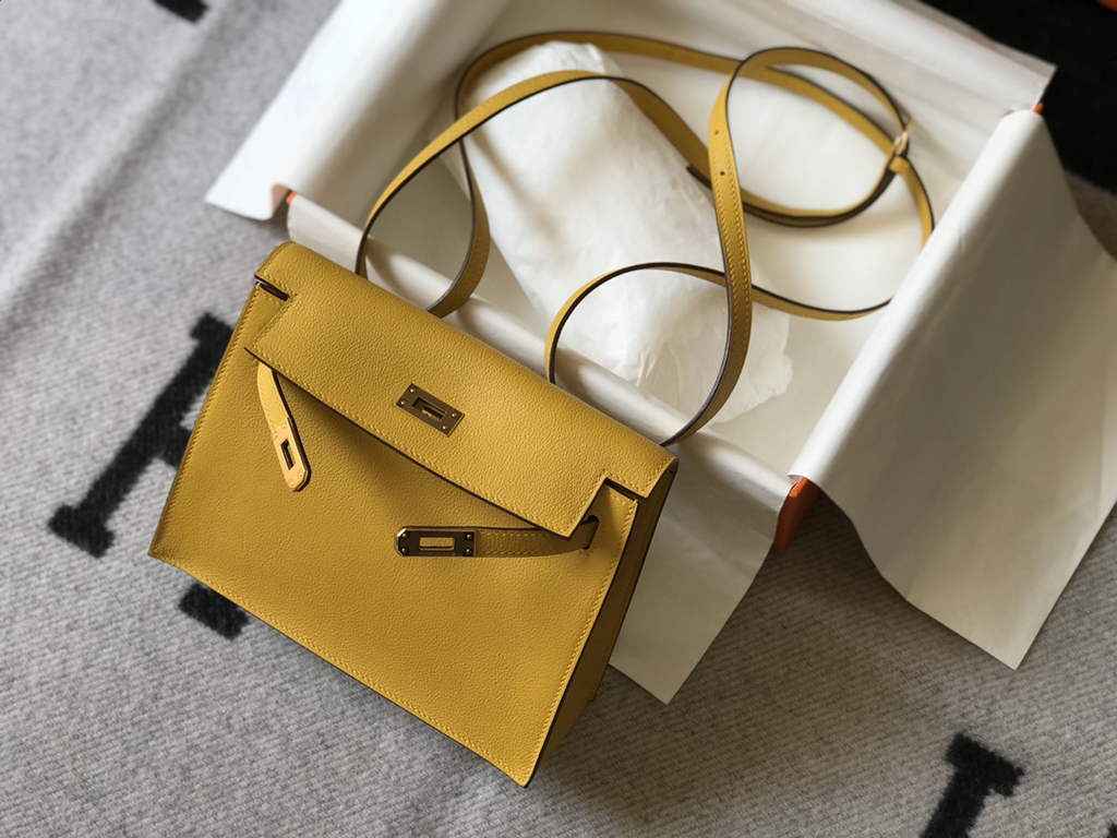 Hermès Kelly Danse II Yellow Evercolor leather with gold
