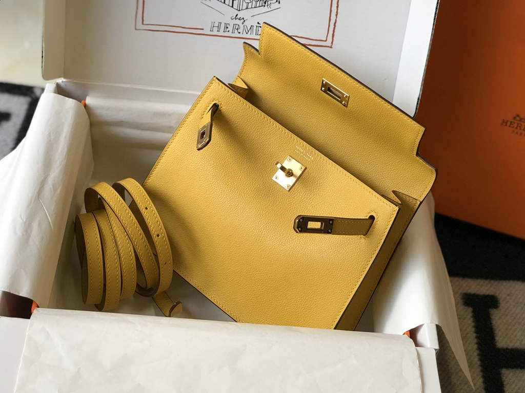 Hermès Kelly Danse II Yellow Evercolor leather with gold