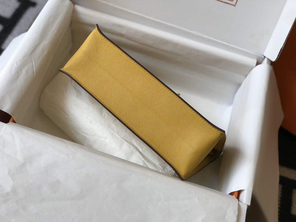 Hermès Kelly Danse II Yellow Evercolor leather with gold