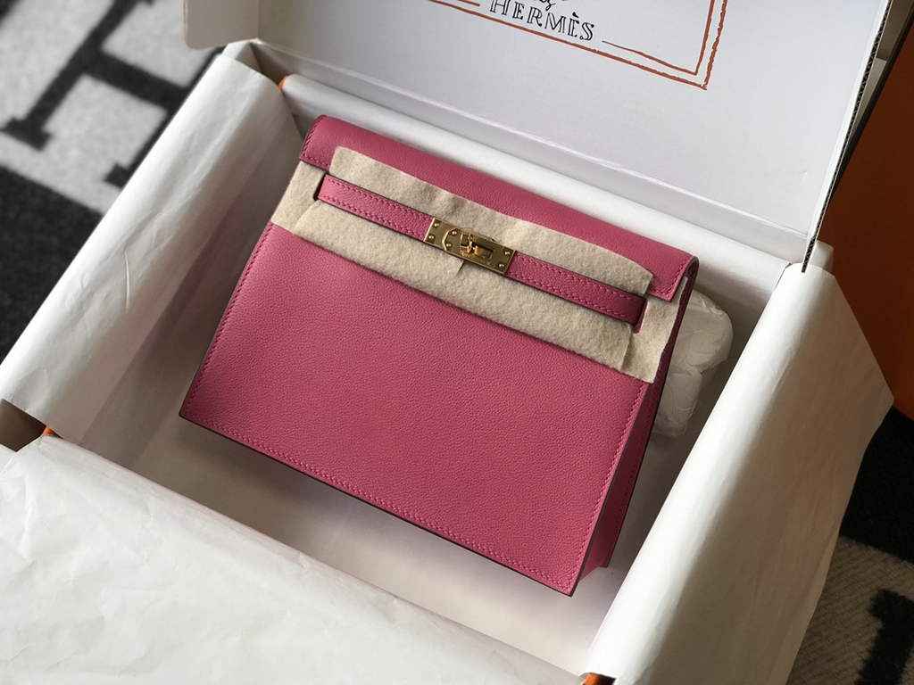 Hermès Kelly Danse II Plum Evercolor leather with gold