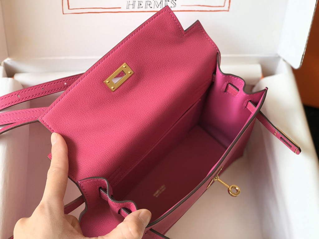 Hermès Kelly Danse II Plum Evercolor leather with gold