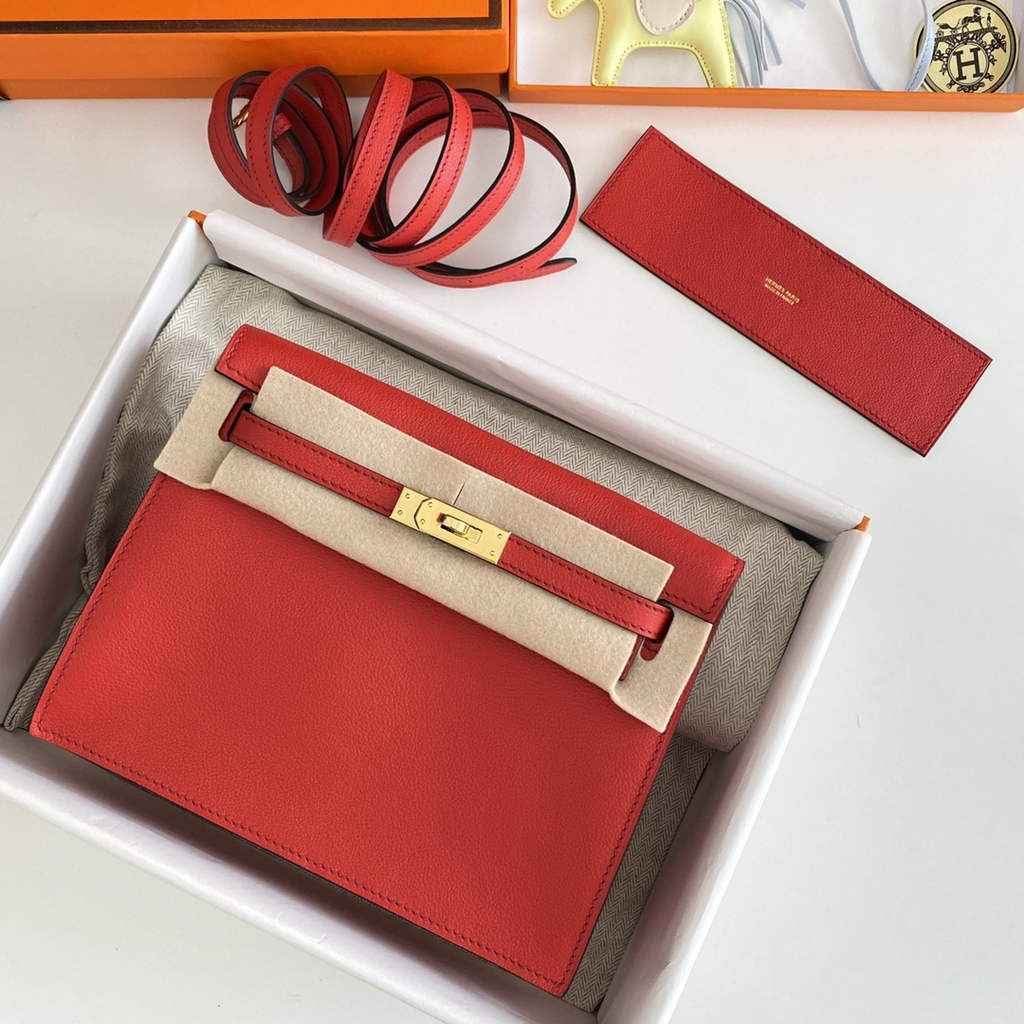 Hermès Kelly Danse II Red Evercolor leather with gold