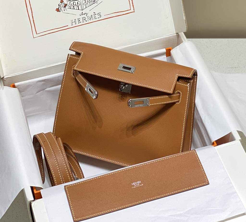 Hermès Kelly Danse II brown Evercolor leather with silver
