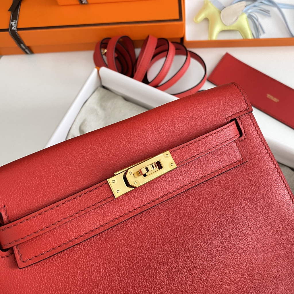 Hermès Kelly Danse II Red Evercolor leather with gold