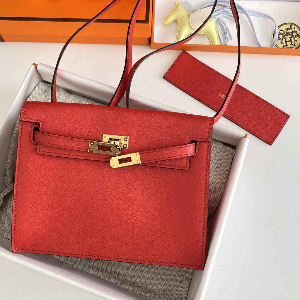 Hermès Kelly Danse II Red Evercolor leather with gold