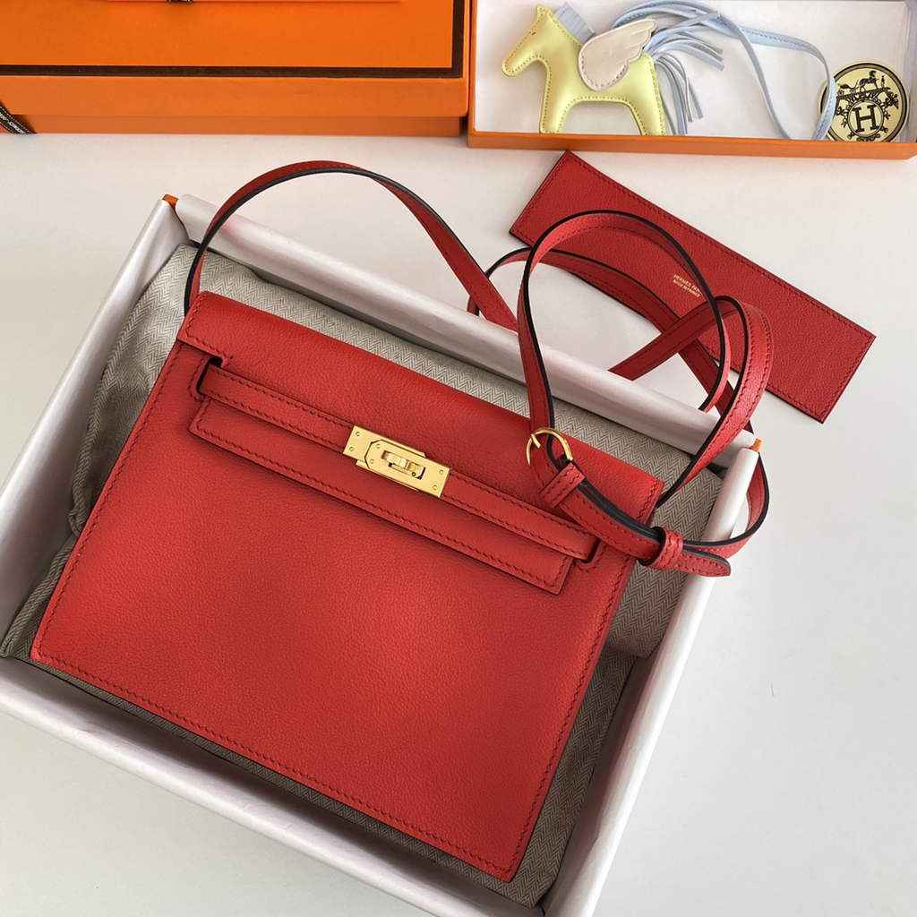 Hermès Kelly Danse II Red Evercolor leather with gold
