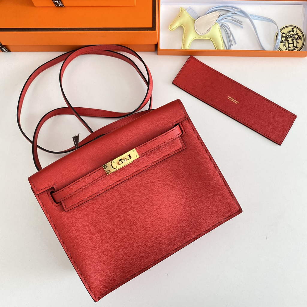 Hermès Kelly Danse II Red Evercolor leather with gold