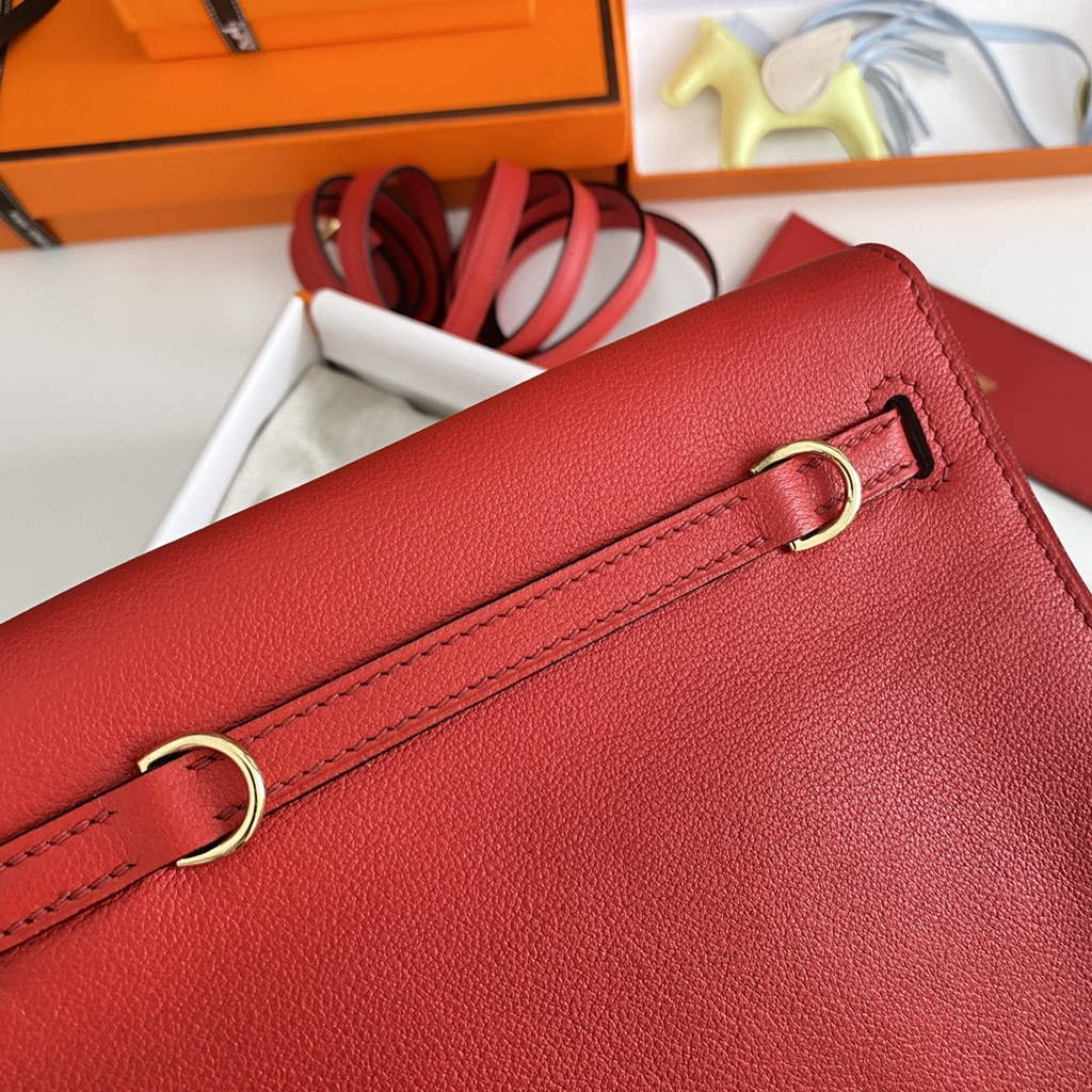 Hermès Kelly Danse II Red Evercolor leather with gold
