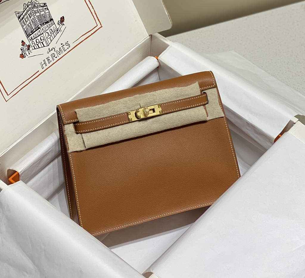 Hermès Kelly Danse II brown Evercolor leather with gold
