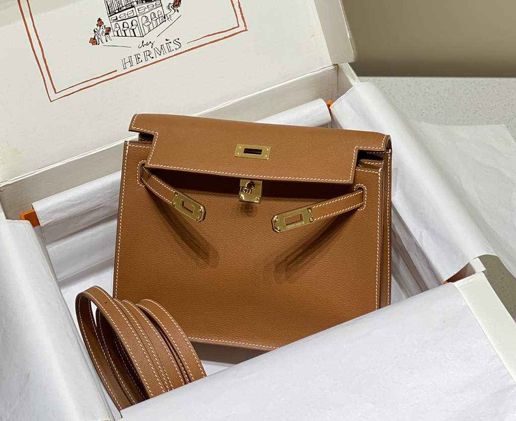 Hermès Kelly Danse II brown Evercolor leather with gold