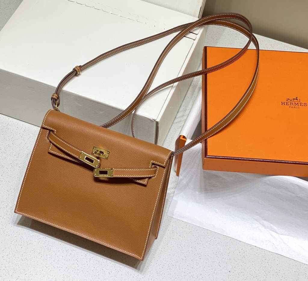 Hermès Kelly Danse II brown Evercolor leather with gold