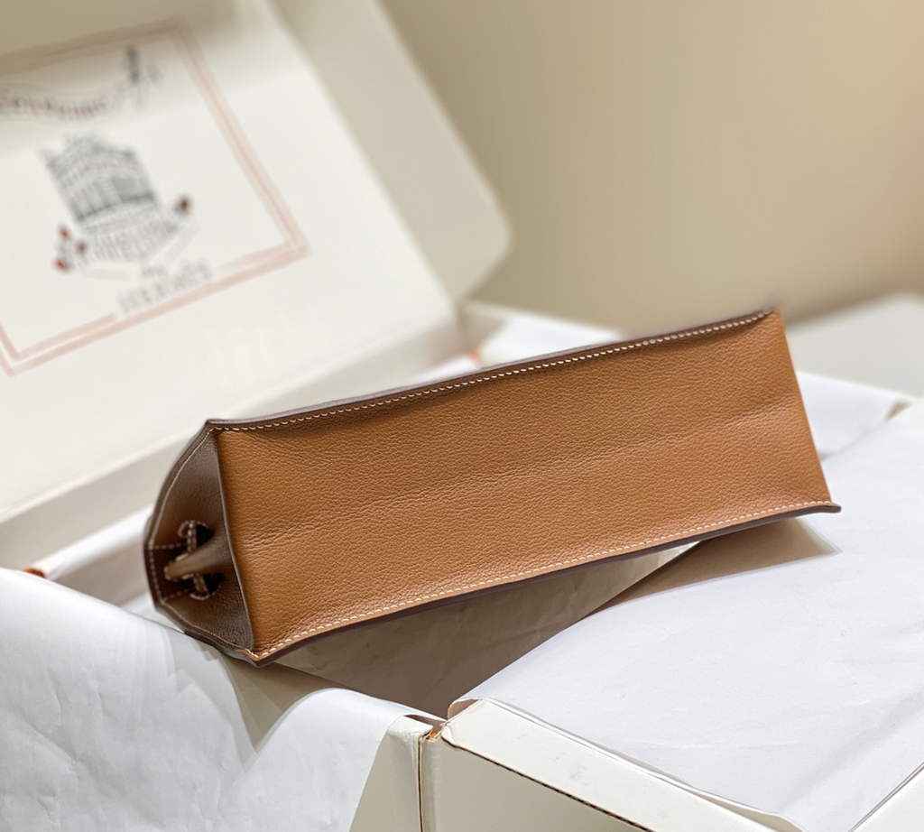 Hermès Kelly Danse II brown Evercolor leather with gold