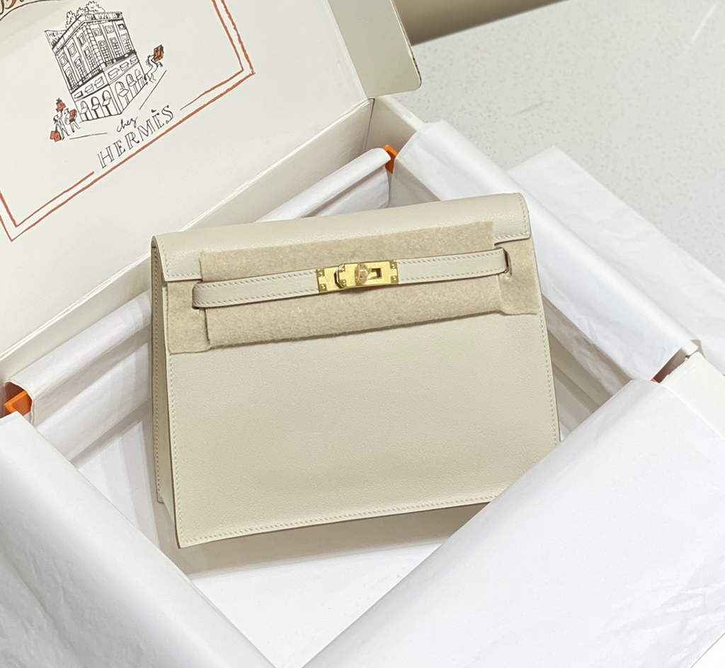 Hermès Kelly Danse II beige Evercolor leather with gold
