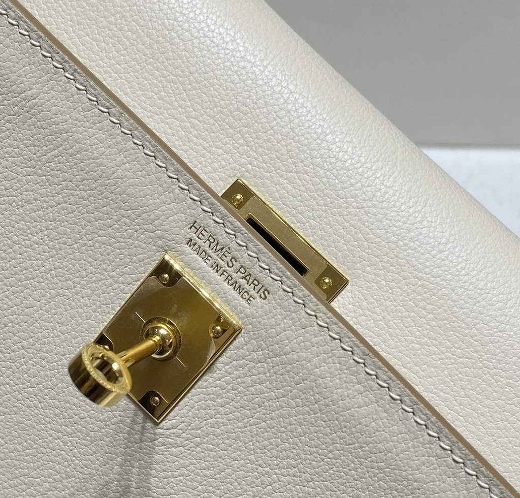Hermès Kelly Danse II beige Evercolor leather with gold