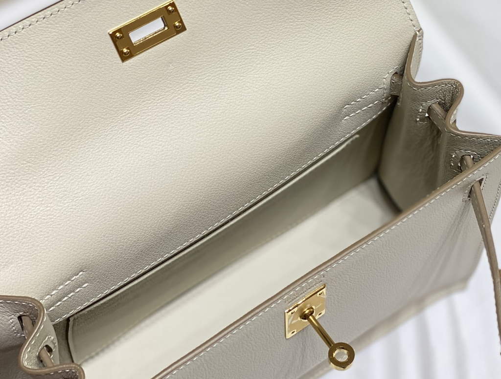 Hermès Kelly Danse II beige Evercolor leather with gold