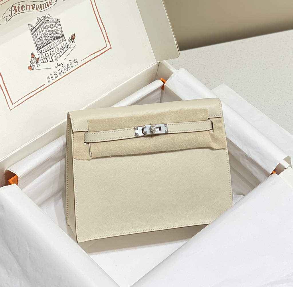 Hermès Kelly Danse II beige Evercolor leather with silver