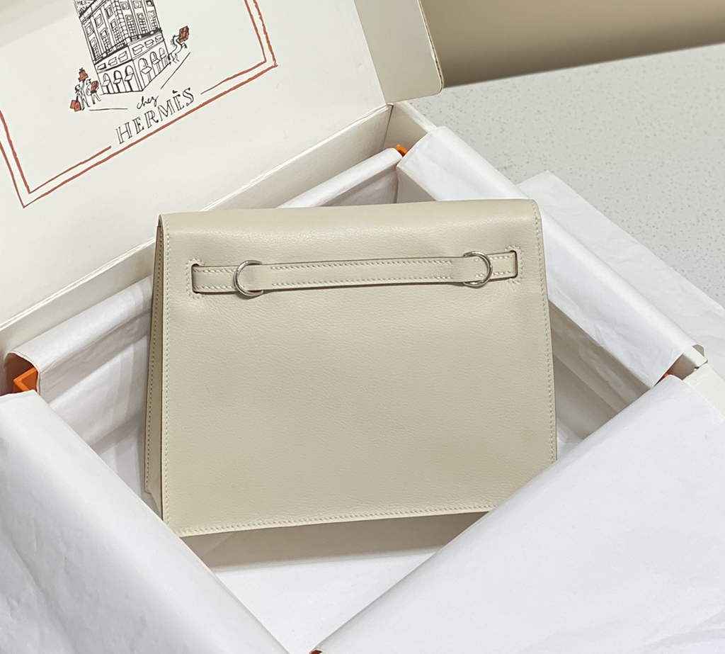 Hermès Kelly Danse II beige Evercolor leather with silver